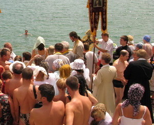 В Евпатории прошло массовое крещение 