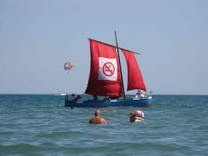В Черном море курсирует «антитабачная» яхта 