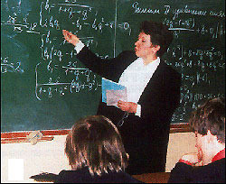 Зарплату крымским учителям хотят платить по новой системе 