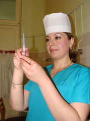В Крым начали завозить вакцины 