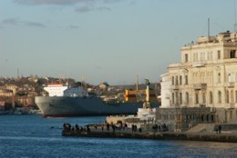 Севастопольский порт незаконно торговал местами на причалах 