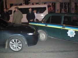 В Севастополе иномарка протаранила машину ГАИ 