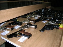 «Помощники депутатов» торговали оружием во Львове 