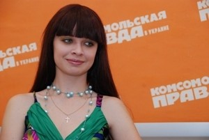 Ксения Симонова подарила детям 35 тысяч гривен 