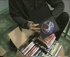 Бульдозер раздавит 10 000 CD дисков 