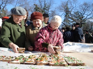 На крымских участках ветераны просят пирожков 