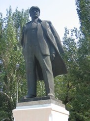 Ленин, полвека стороживший могилы немцев, сослан в лагерь 
