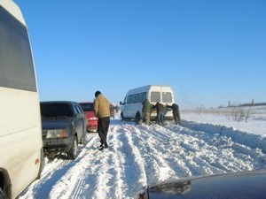Крымские водители повисли на мобилках 