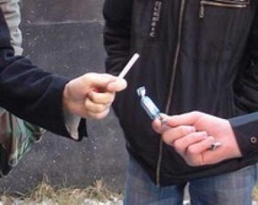 Крымчане обменяли сигареты на конфеты 
