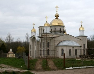 Храм Андрея Первозванного увенчали купола  