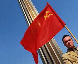 В День победы Крым будут украшать советскими флагами 