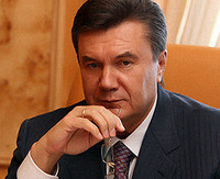 Янукович поздравил Лазаря с днем рождения 