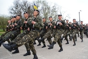 Военные готовятся к параду в Керчи 