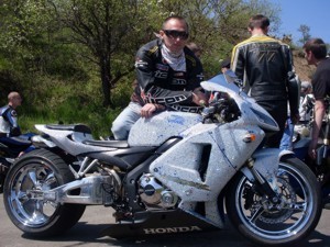 Крымчанин украсил мотоцикл кристаллами Сваровски  