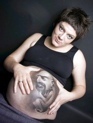 В Симферополе отменили рисование на животах беременных 