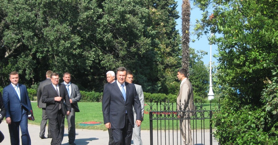 Виктор Янукович открыл заседание глав стран СНГ