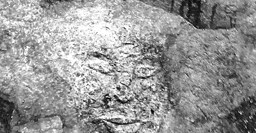 На камне под Алуштой проявился «лик из прошлого» 
