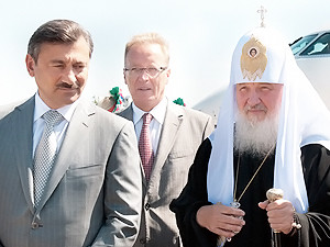 Святейшего Патриарха Московского и всея Руси Кирилла встретили на военном аэродроме