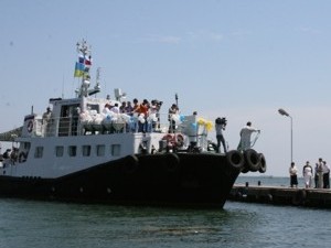 Катер, курсировавший между Керчью и портом Кавказ поломался 