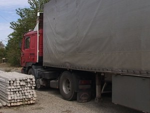 В Саках обнаружили грузовик с потайным отсеком 