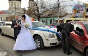 В Симферополе  свадебный кортеж угодил в ДТП 