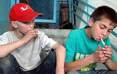 В Симферопольском магазине объявили скидки для школьников на пиво и сигареты 