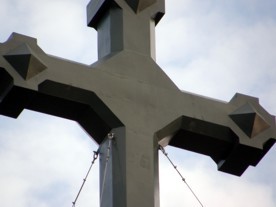 В Севастополе на Свято-Никольском Храме установили временный крест взамен расколовшегося