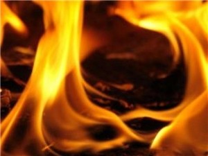 В Ялте пожарные спасали горящий секонд-хенд 