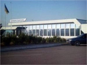 Азаров собирается сделать севастопольский аэропорт Бельбек международным 