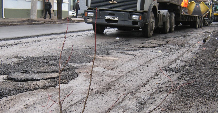 В крымские дороги «закатают» 300 миллионов