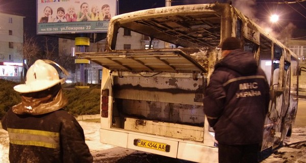 В Севастополе сгорел автобус