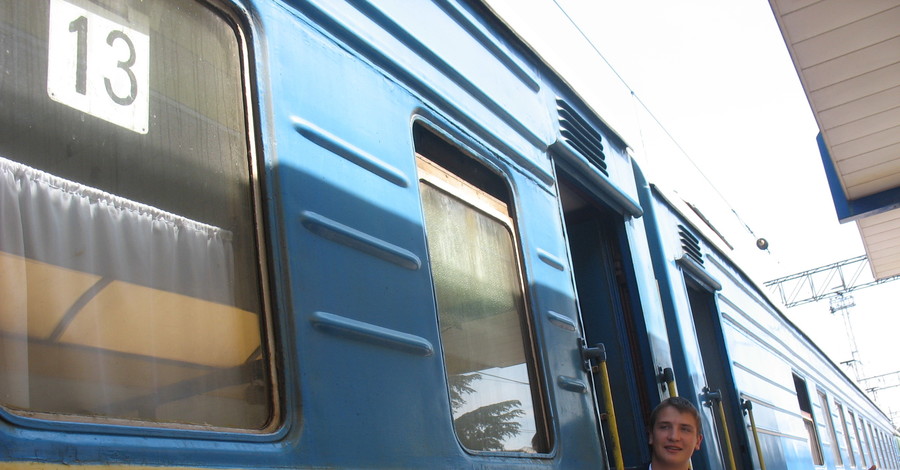 Пассажиров поезда  «Киев-Симферополь» будут «бесплатно» поить чаем
