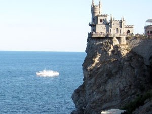 Власти Крыма хотят получить в управление Ласточкино гнездо