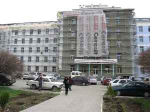 Во время дождя в Симферопольской больнице пациенты в операционных «принимают душ»