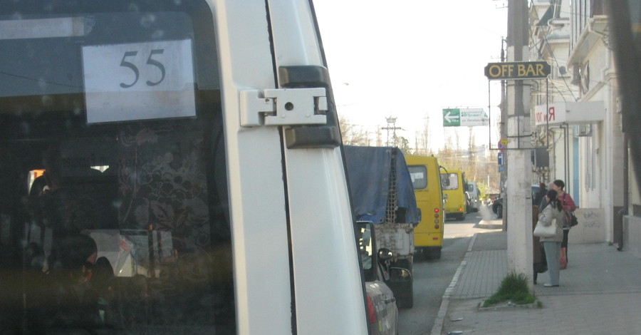 Транспортный коллапс в Симферополе: улицы города в пробках