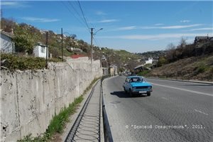 В Севастополе «падающая стенка» может обрушиться на пешеходов