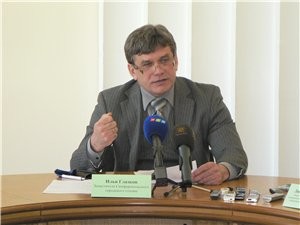 Вице-мэр Симферополя принимает роды в перерывах между совещаниями