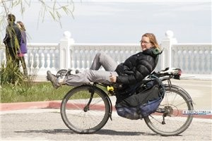 В Керчь, колеся по миру, приехали французы на необычных велосипедах