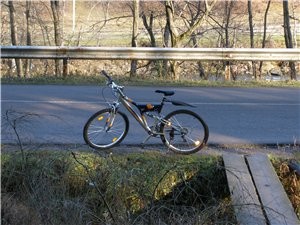 В Крыму водитель на «Ладе» наехал на велосипедиста из Днепропетровска и скрылся