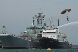 В Севастополе тушили корабли и спасали моряков с взорвавшейся подлодки