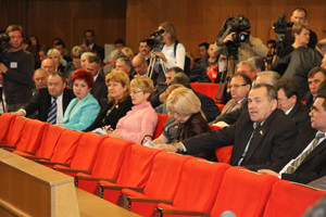 Крымские депутаты отправят свои кресла в глубинку