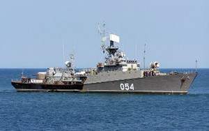 Военным российским кораблям разрешили зайти в порт Севастополя