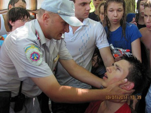Севастопольский милиционер едва не задушил подростка?