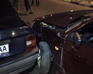 В Симферополе пьяный водитель врезался в два авто — есть пострадавший
