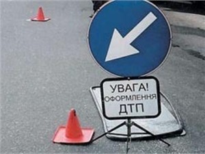 В Крыму перевернулось авто с туристами