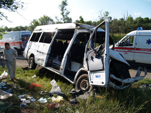 Под Феодосией автобус врезался в легковушку: погибли два пассажира, семеро отправлены в больницу