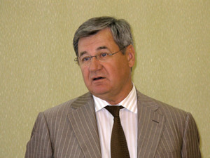 Губернатор Севастополя грозится уволить главного медика
