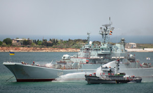 Российские военные корабли устроили стрельбу в Крыму