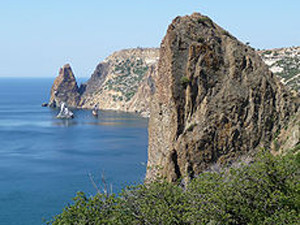 В Крыму со скалы сорвались двое туристов 