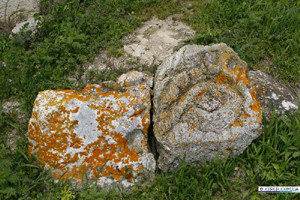 В Крыму на горе Опук появился таинственный камень